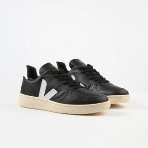 Veja Men’s V-10 Leather Black White Sole Trainers